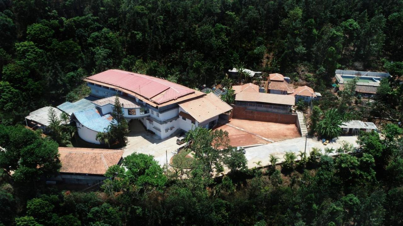 La Flora Beverly Hill Resort Madikeri Exterior photo